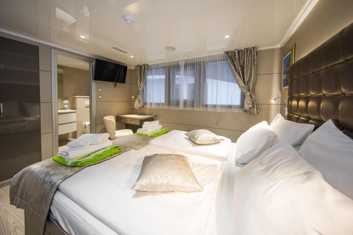 Amb-Cabin-Main Deck (6)